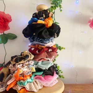 Scrunchie holder